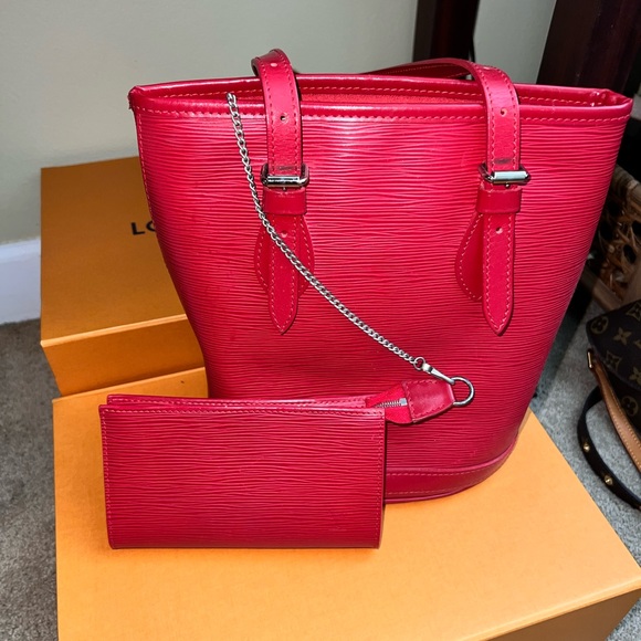 Louis Vuitton Vintage Epi Petit Bucket Bag w/ Pouch PM 2008 - Picture 8 of 13